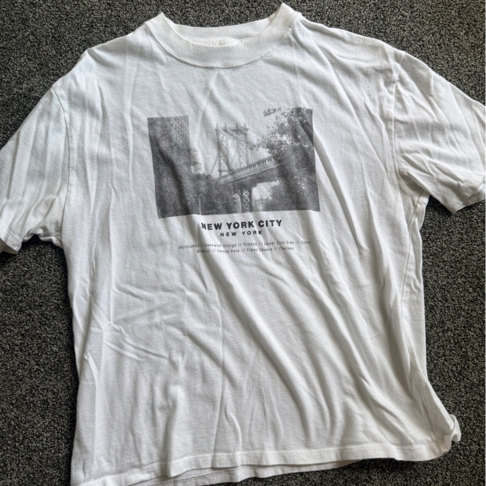 Women’s Abercrombie & Fitch White Graphic Tee